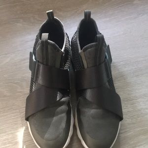 Cute Sorel camo sneakers!